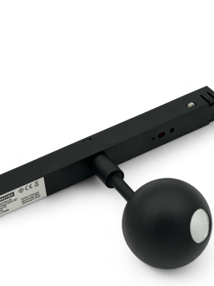 LED Kugellampe für Magentschiene, Artikel 939130 der Lichtmacher GmbH.