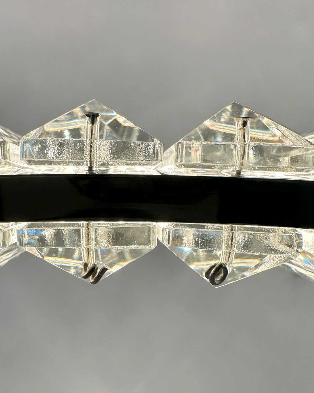 LED pendant light 13W, 2700K, chrome, L1440, curved crystal