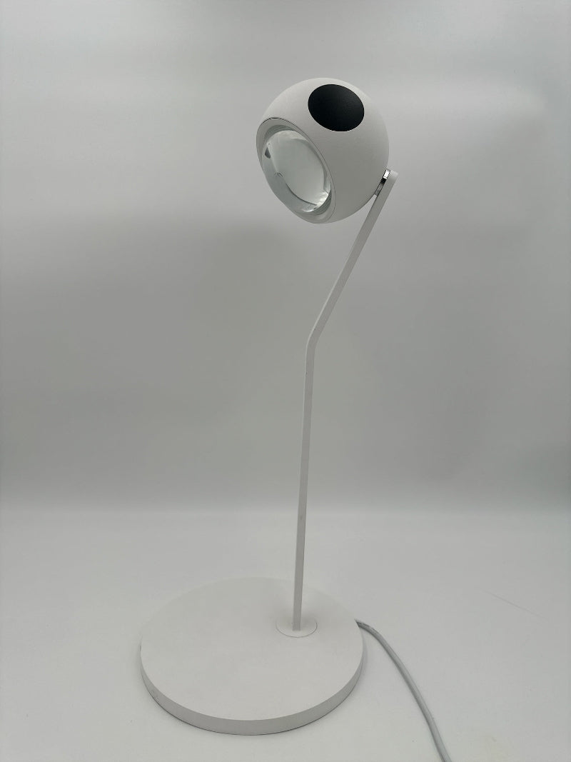 LED Tischleuchte Lens Kugel in weiß, Artikelnummer 648102, die Lichtmacher.