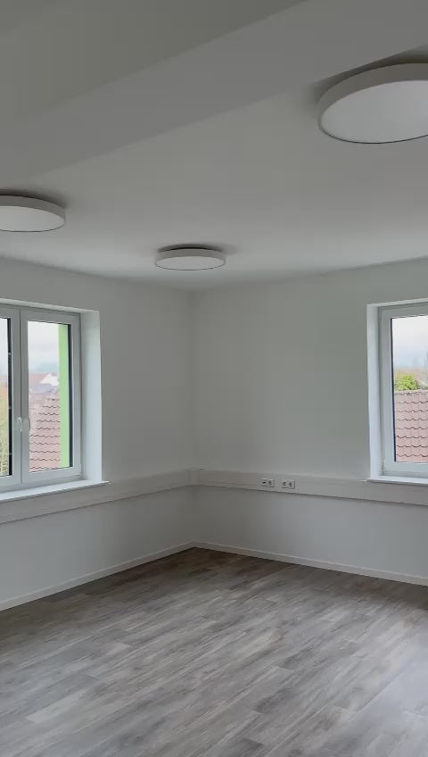 LED-Deckenaufbauleuchte im Raum, Artikel 832008.