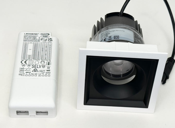 LED Einbaustrahler eckig mit Rahmen "Core", 15W, 2700K, CRI>90, IP20