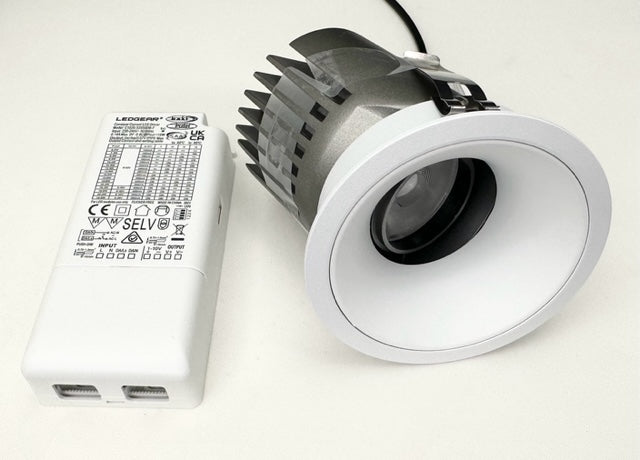 LED recessed spotlight round with frame "Core", 15W, 2700K, CRI&gt;90, IP20